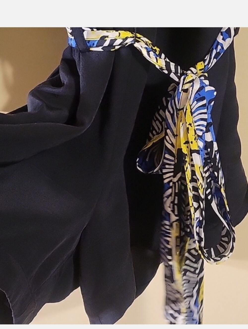 BCBGMAXAZRIA Silk Romper Women Small Black 3/4 Roll Tab Sleeve Waist Tie Pockets - Picture 3 of 7